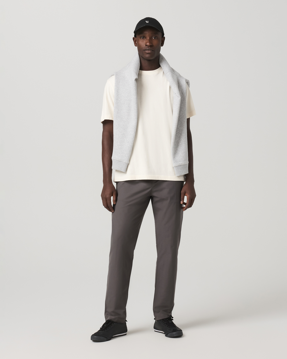 Men Vuori Men's Meta Elastic Waist Pant Classic Fit 32" Warm Grey