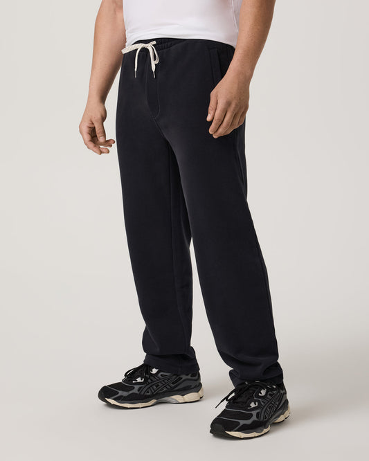 Men Vuori Men's Seaside Straight Leg Sweatpant 30” Black