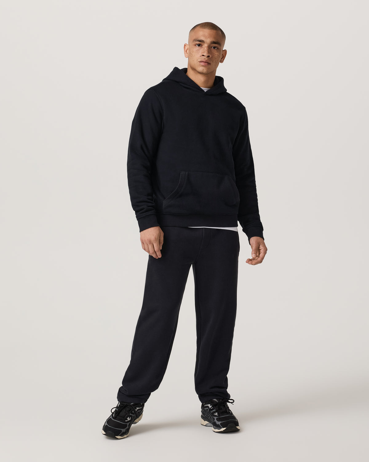 Men Vuori Men's Seaside Straight Leg Sweatpant 30” Black