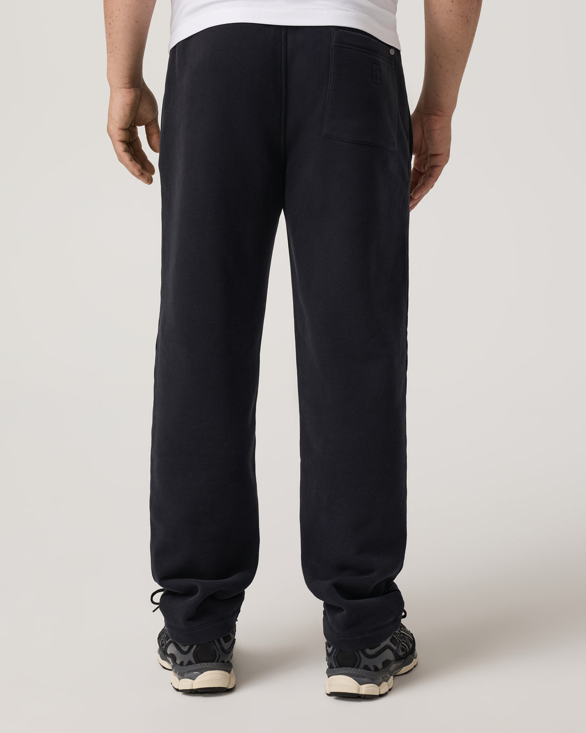 Men Vuori Men's Seaside Straight Leg Sweatpant 30” Black