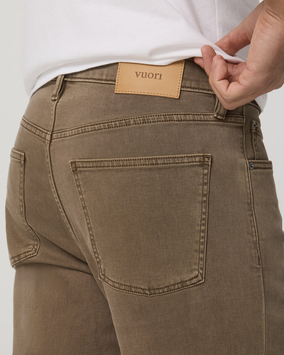 Men Vuori Men's Benton Stretch Twill Pant Classic Fit 30" Peppercorn