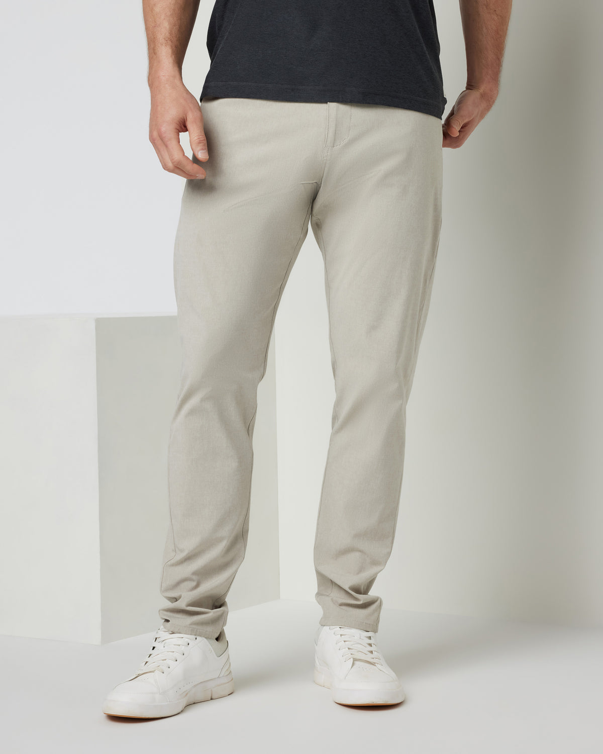 Men Vuori Aim Pant 30" Men's Khaki Golf & Travel Pants
