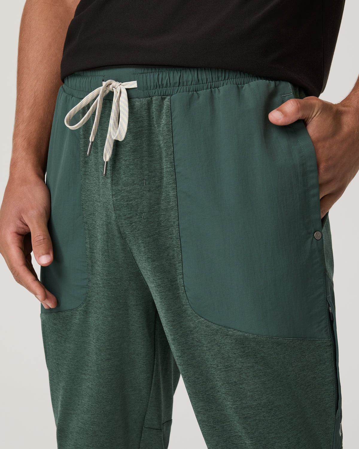Men Vuori Men's Sunday Mixed Media Jogger 28" Agate Green Heather