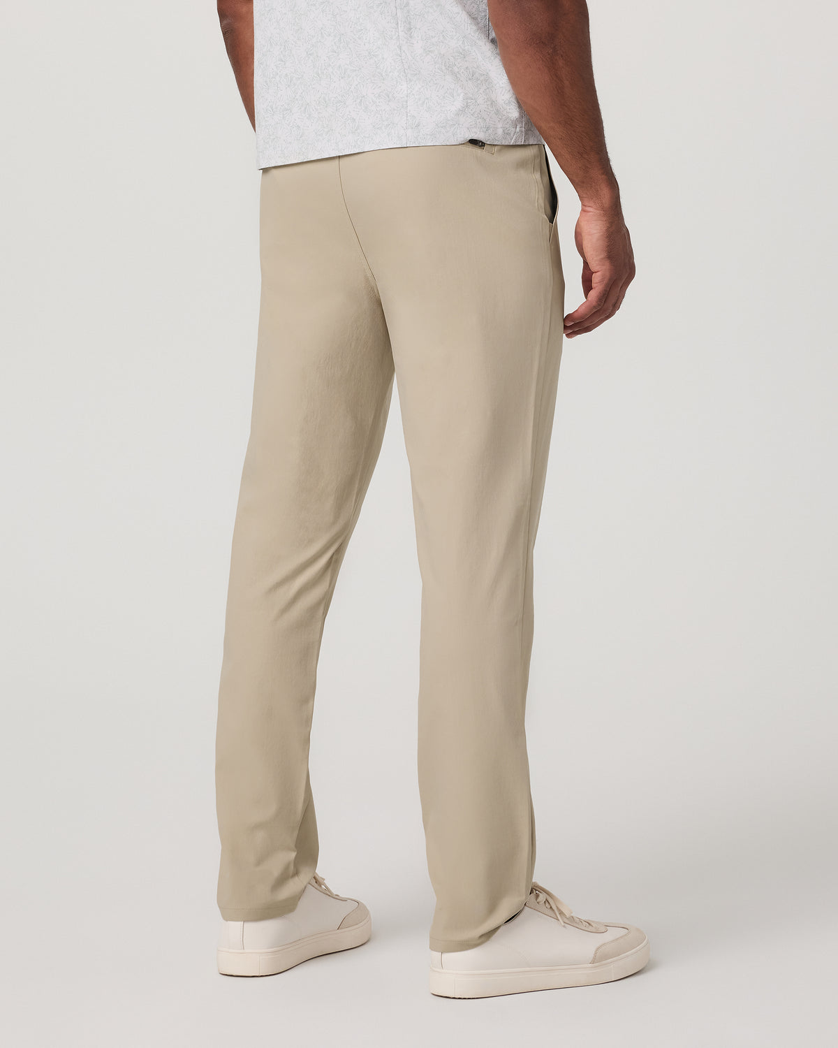 Men Vuori Men's Cascade Tech Chino Athletic Slim Fit 32" Trench