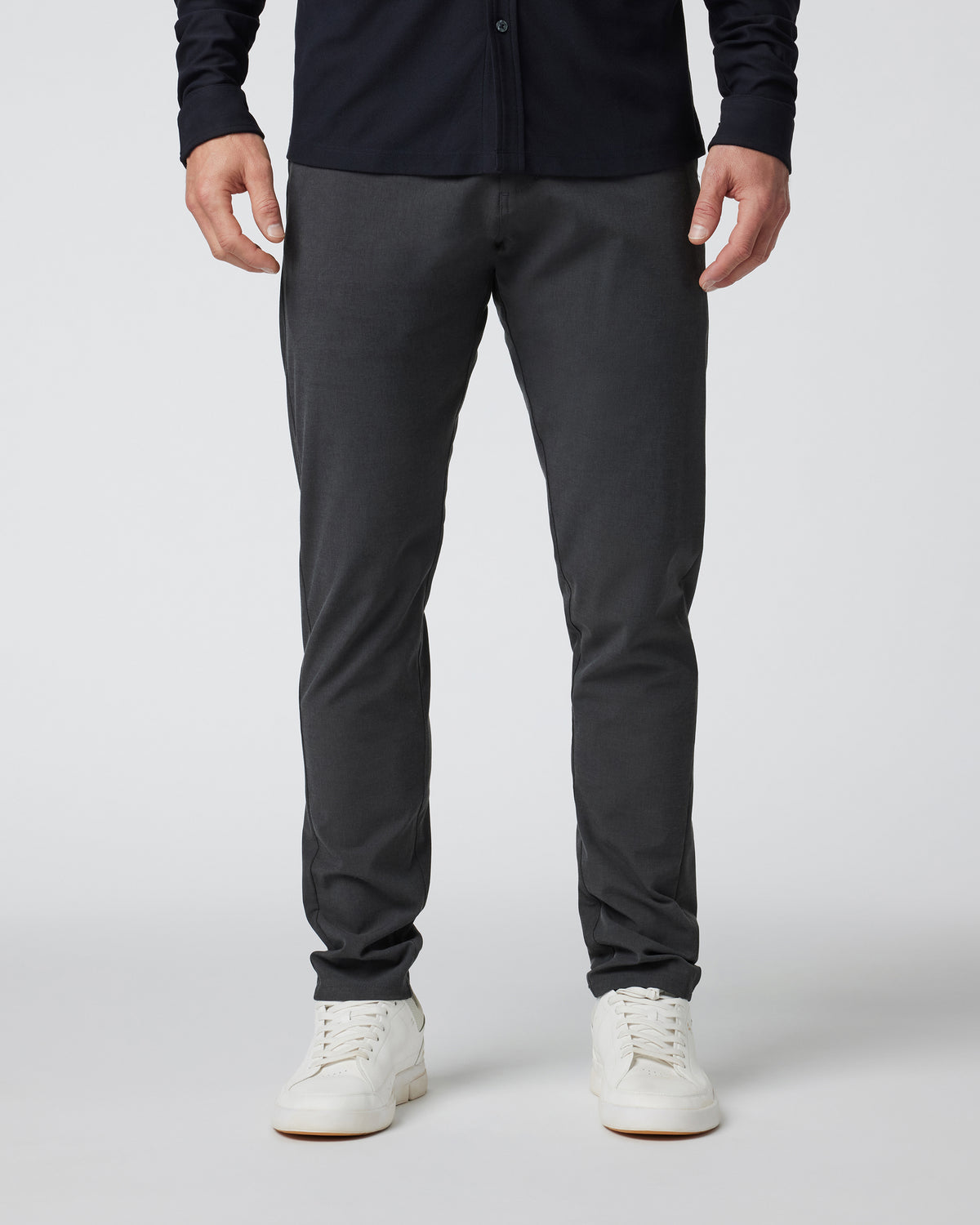 Men Vuori Aim Pant 30" Men's Charcoal Golf & Travel Pants