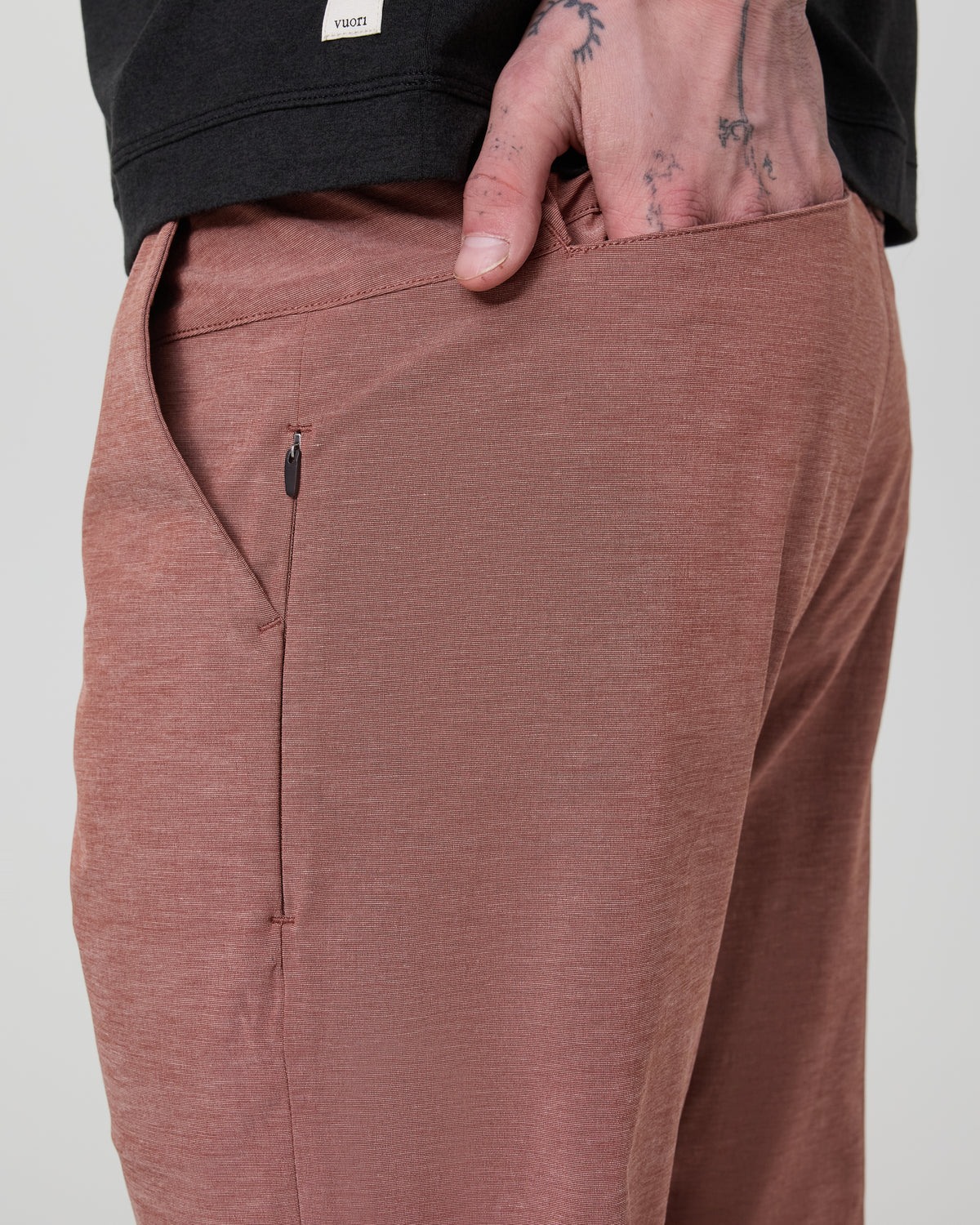 Men Vuori Aim Pant Sedona Brown Golf & Travel Pants