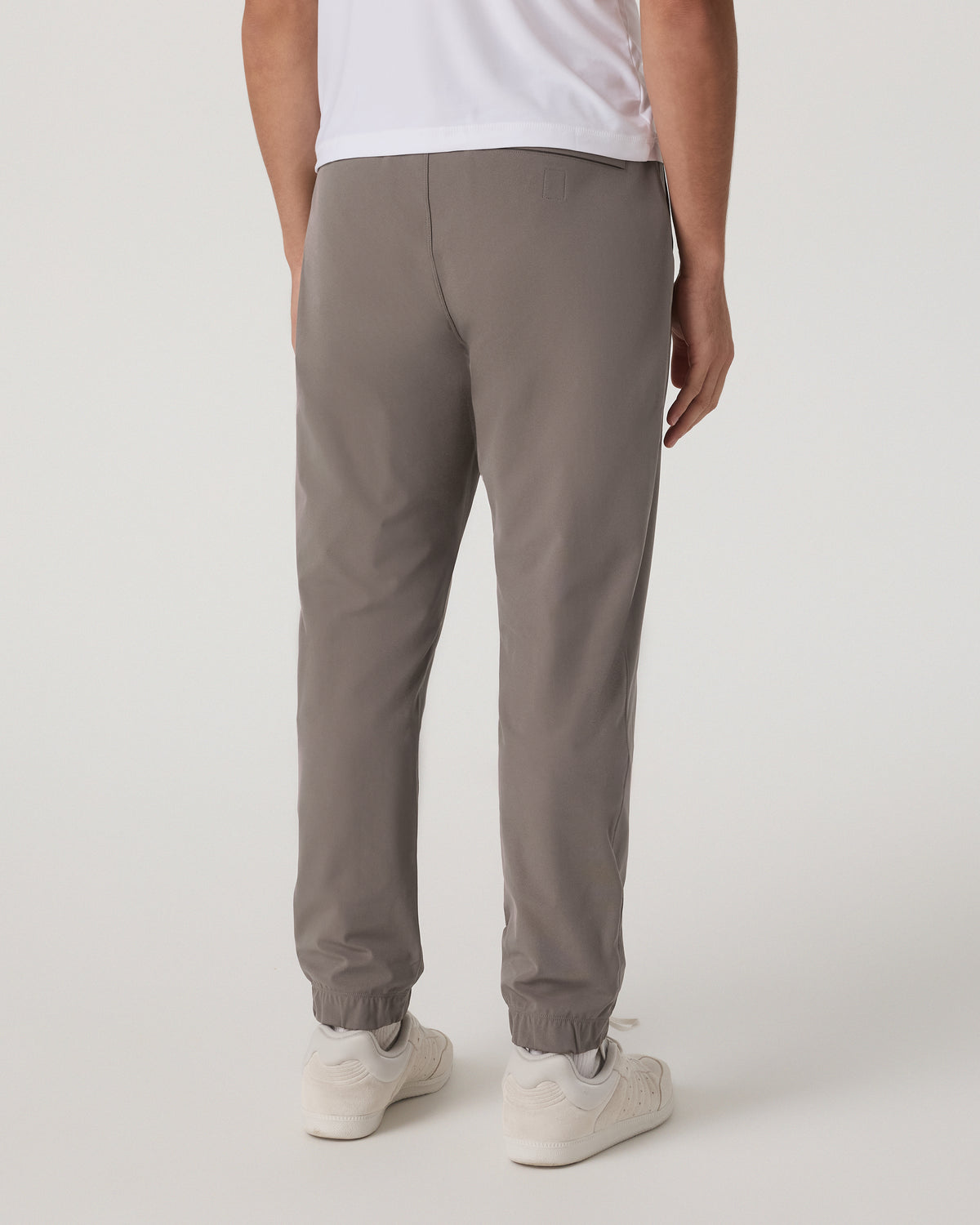 Men Vuori Meta Jogger 30" Men's Smokey Taupe Classic Fit Joggers