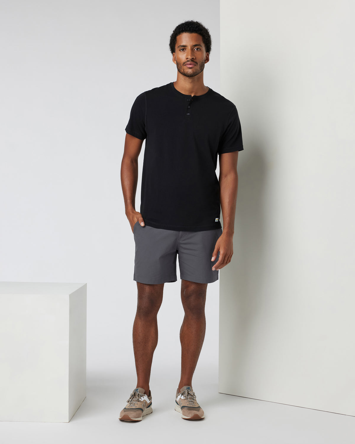 Men Vuori Meta Short 6" Men's Charcoal Chino Shorts