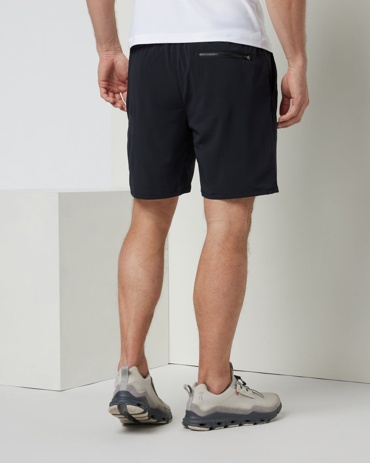 Men Vuori Kore Elevate Short Lined 7" Men's Black Shorts with Zip Pockets
