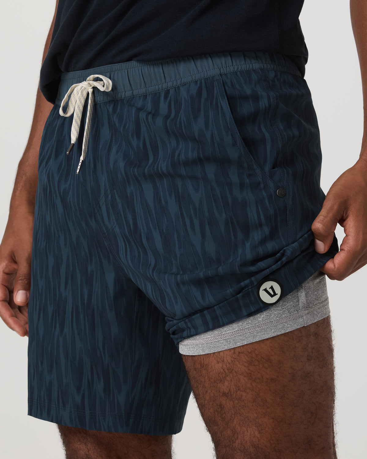 Men Vuori Kore Short Lined 7" Men's Shorts in Blue Sea Pampas