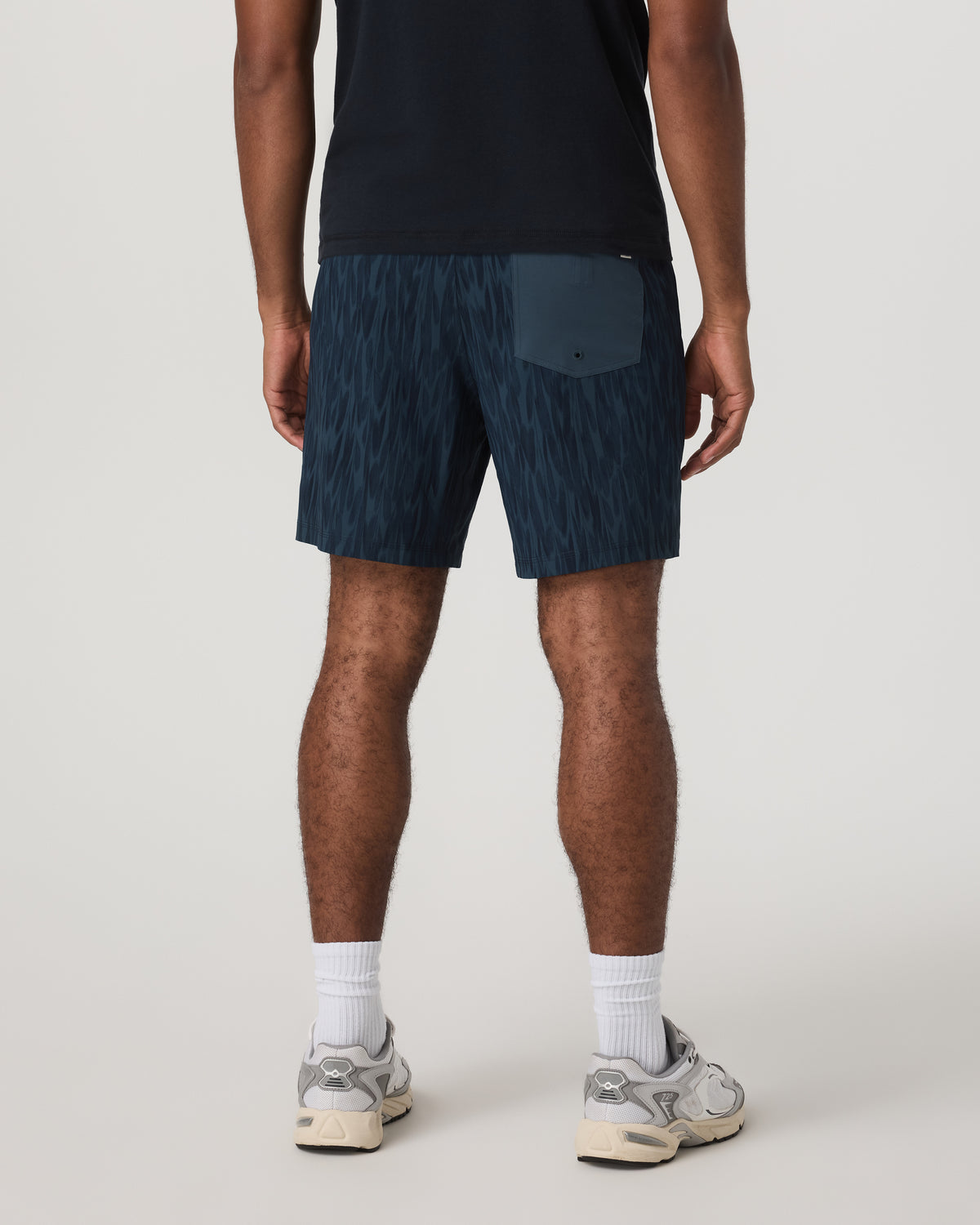 Men Vuori Kore Short Lined 7" Men's Shorts in Blue Sea Pampas