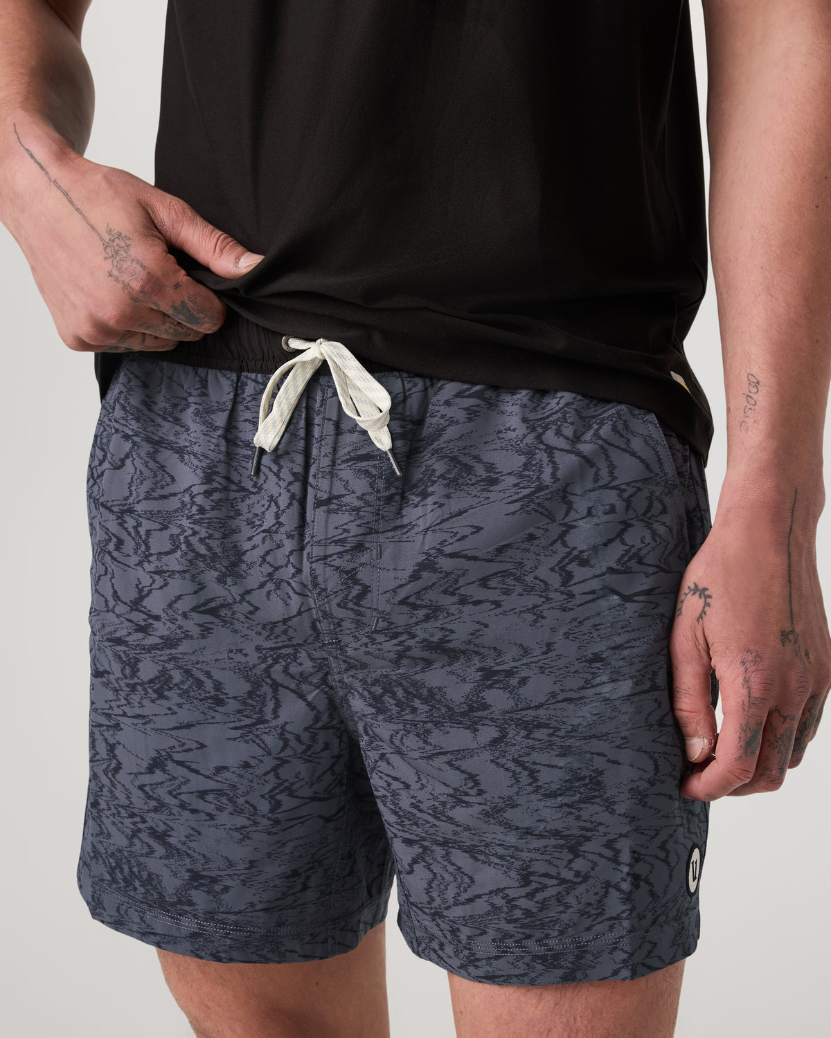 Men Vuori Kore Short Lined 5" Men's Moonlight Sand Shorts