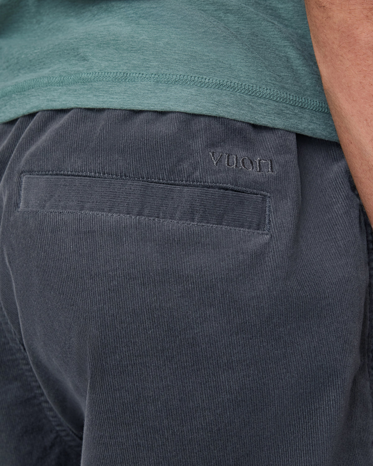 Men Vuori Optimist Elastic Waist Short 8" Men's Charcoal Shorts