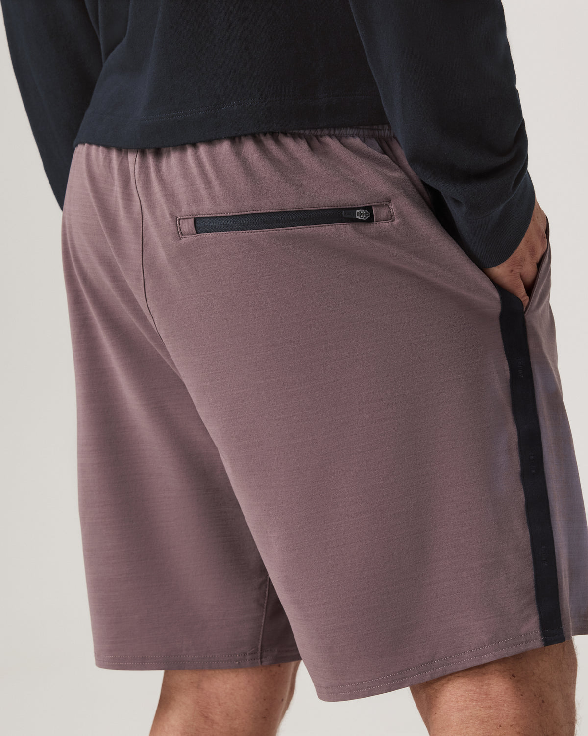 Men Vuori Elevate Kore Utility Short Lined 7" Men's Huckleberry Short