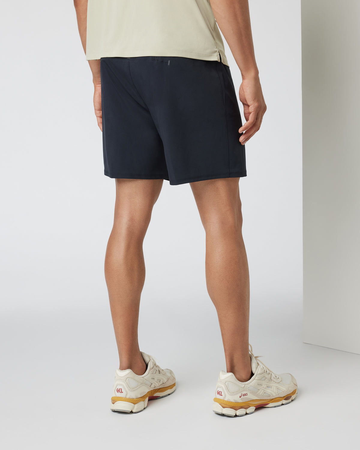 Men Vuori Qualify Run Short Lined 6" Men's Black Run Shorts