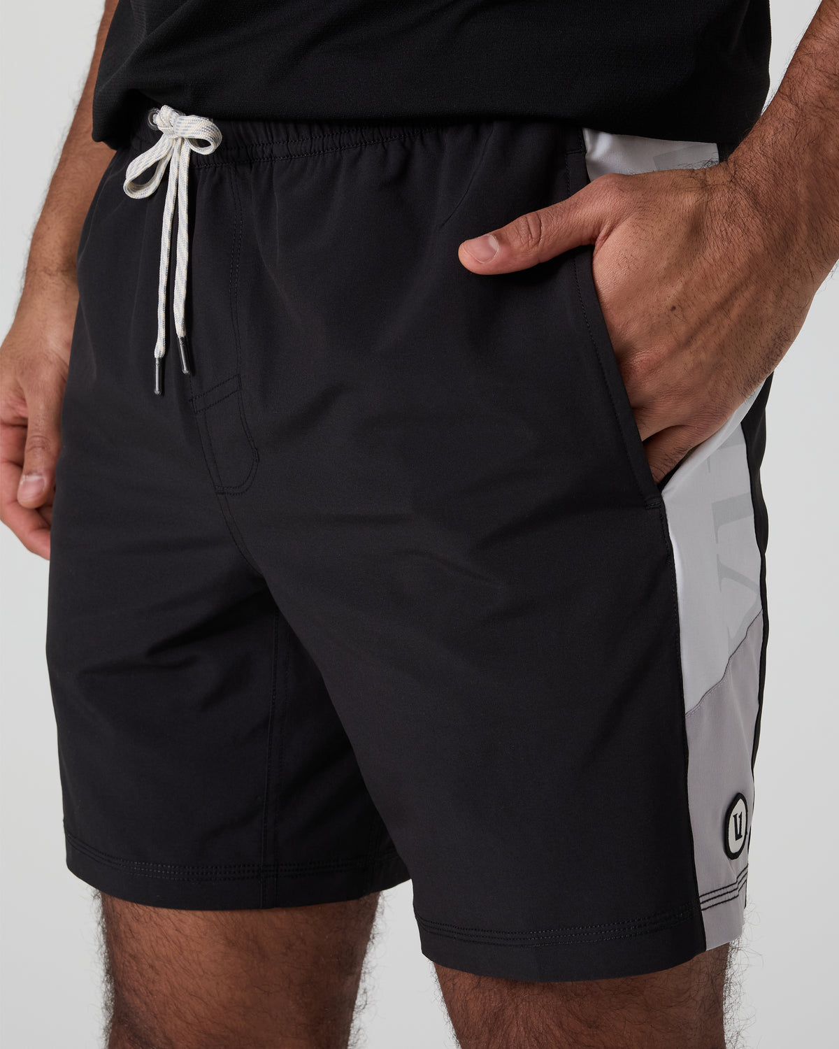 Men Vuori Kore Short X2 Lined Classic Fit 7" Black/Salt/Amethyst Grey