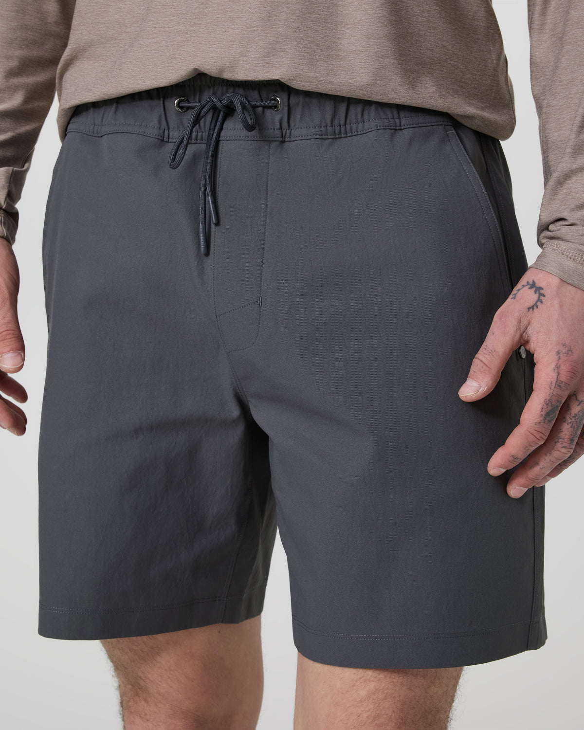 Men Vuori Cascade Crinkle Elastic Waist Short Classic Fit 8" Charcoal