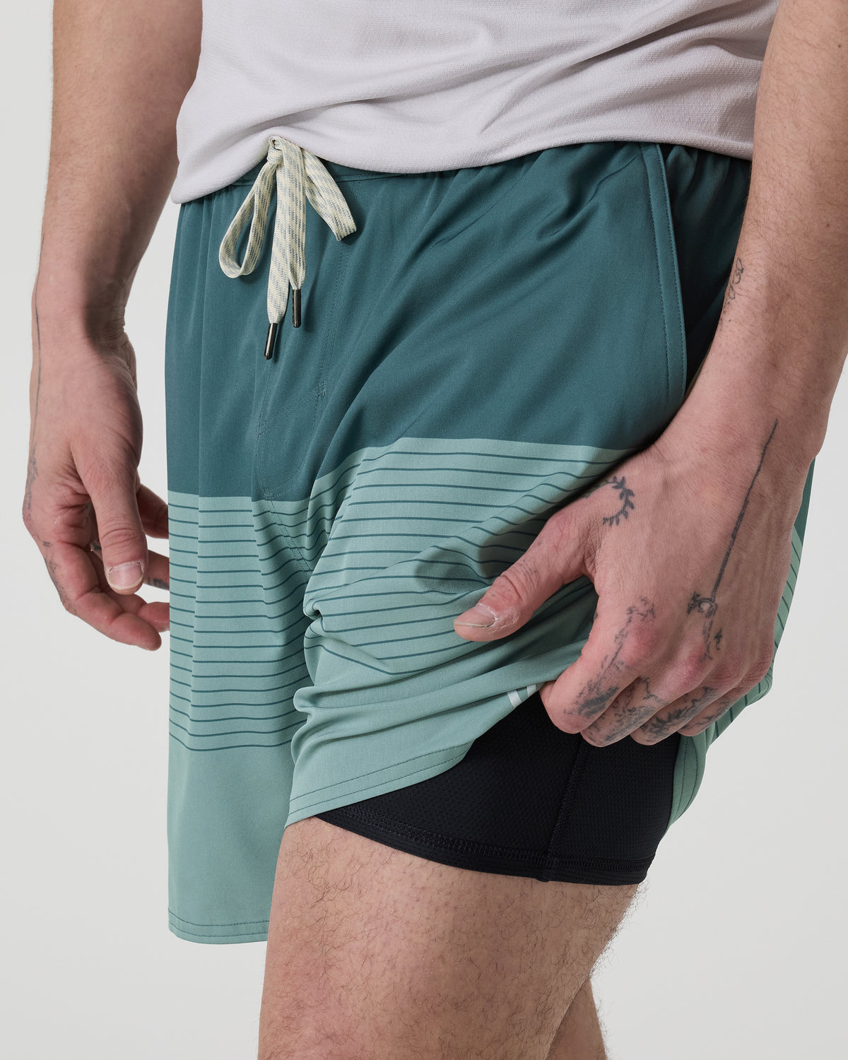 Men Vuori Trail Short 2.0 Light Deep Sea Stripe/Salt