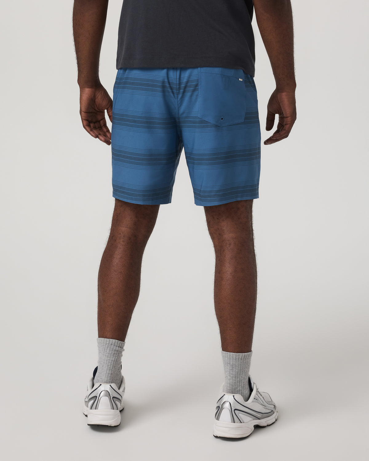 Men Vuori Kore Short Unlined 7" Sea Gradient Stripe