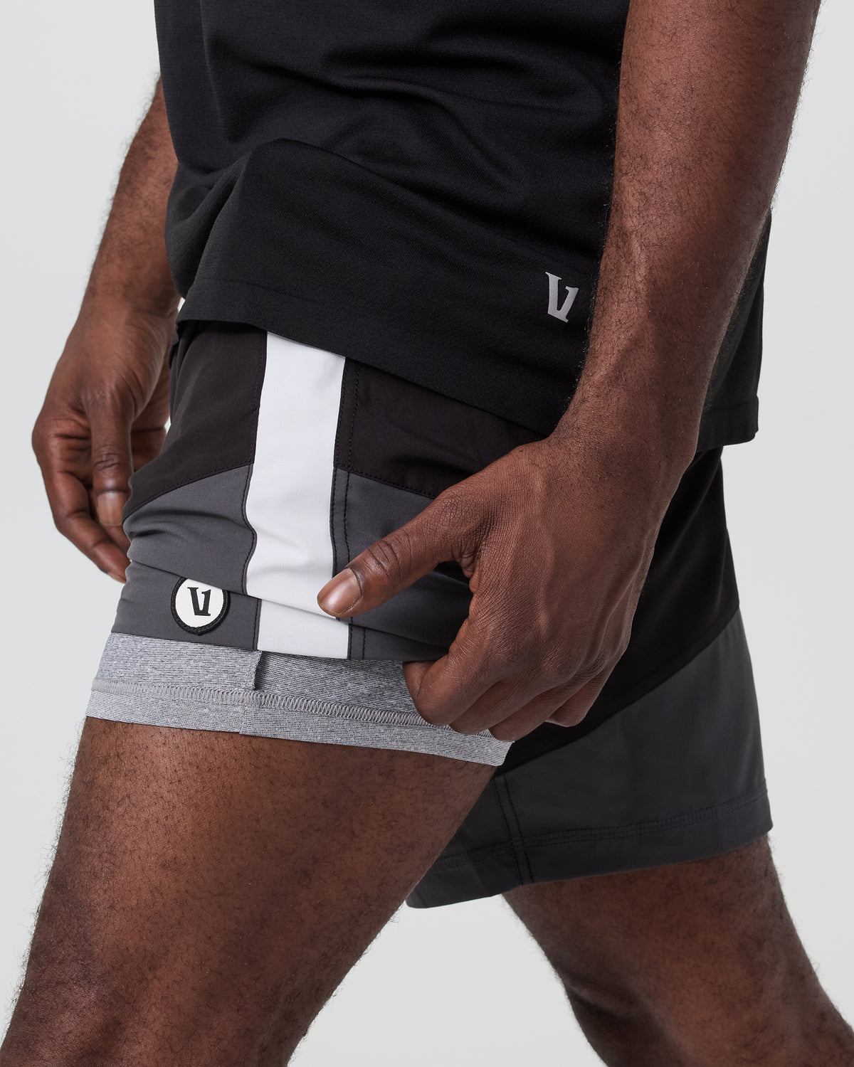 Men Vuori Kore Short X1 Lined Classic Fit 7" Black/Dark Pewter/Salt