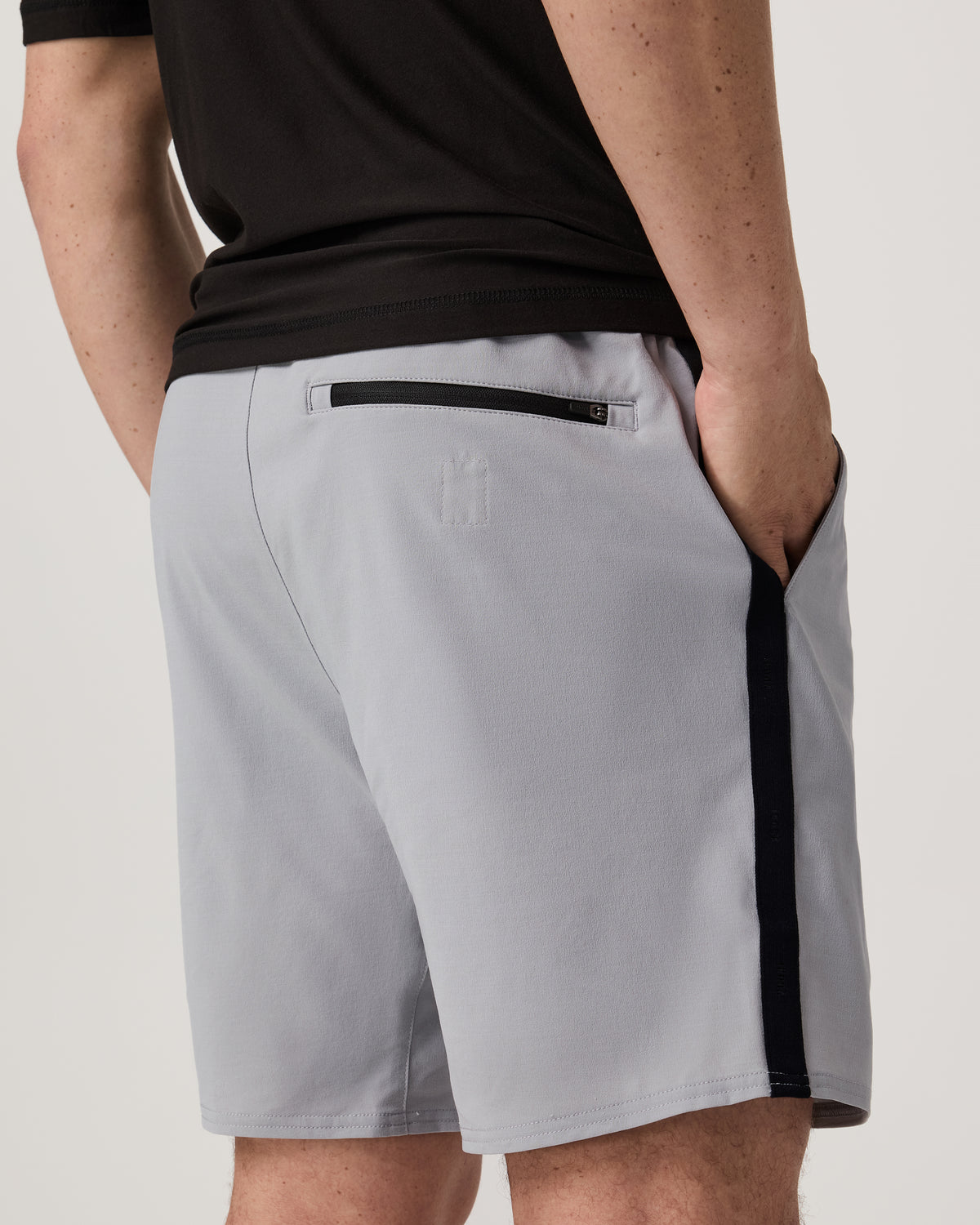 Men Vuori Elevate Kore Utility Short Lined 7" Men's Sea Fog Shorts