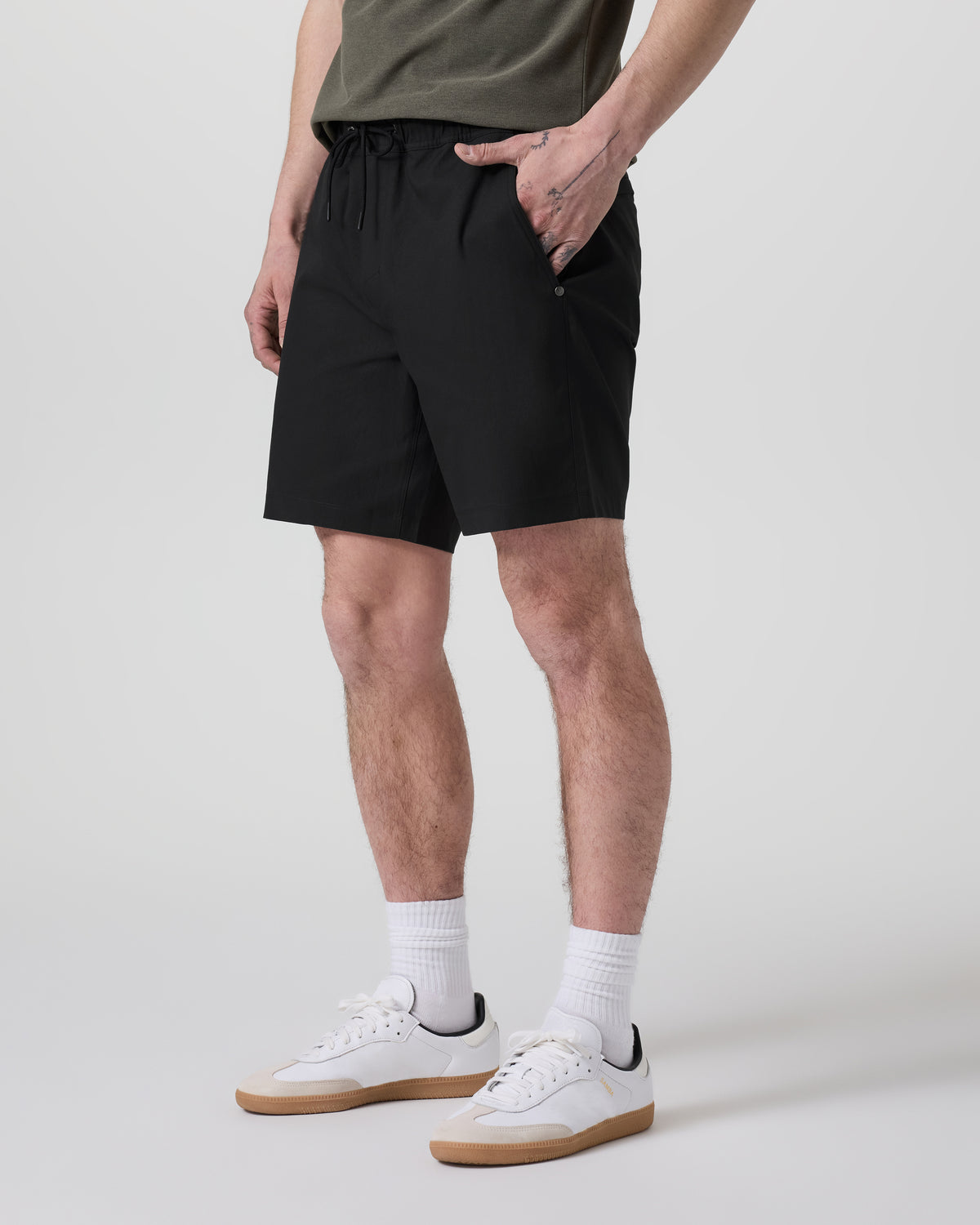 Men Vuori Cascade Crinkle Elastic Waist Short Classic Fit 8" Black