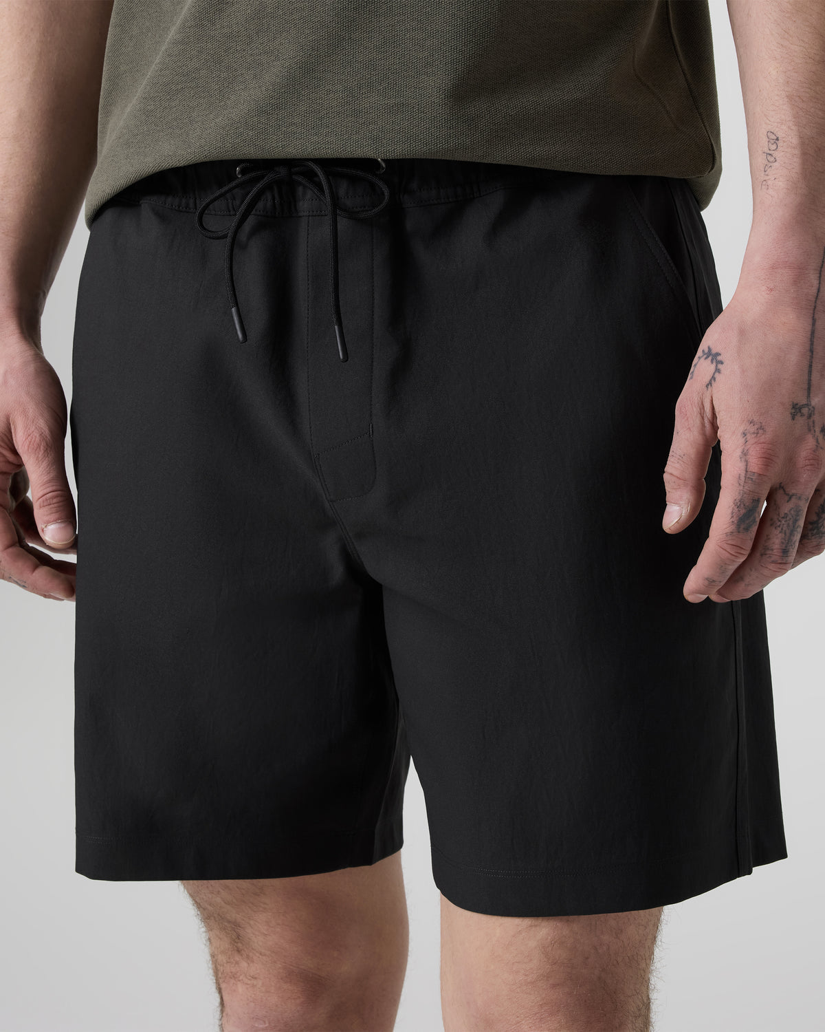 Men Vuori Cascade Crinkle Elastic Waist Short Classic Fit 8" Black