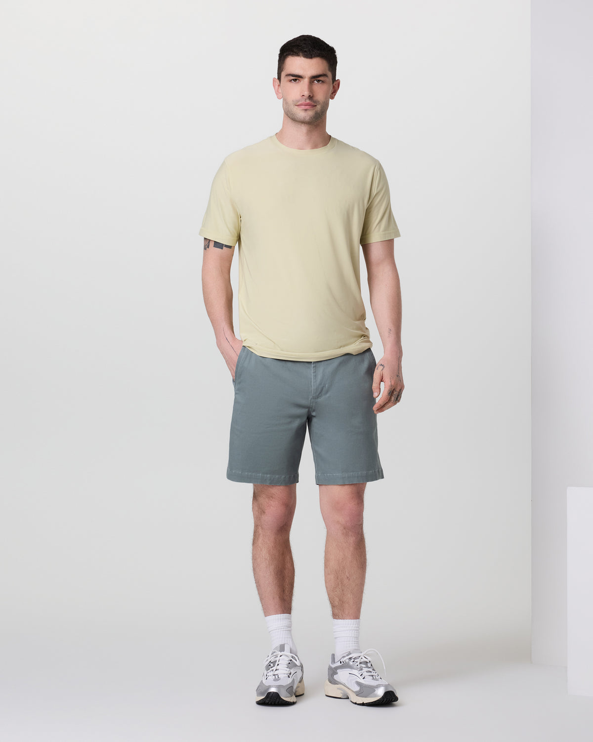 Men Vuori Fletcher Short Classic Fit 8" Dusty Blue