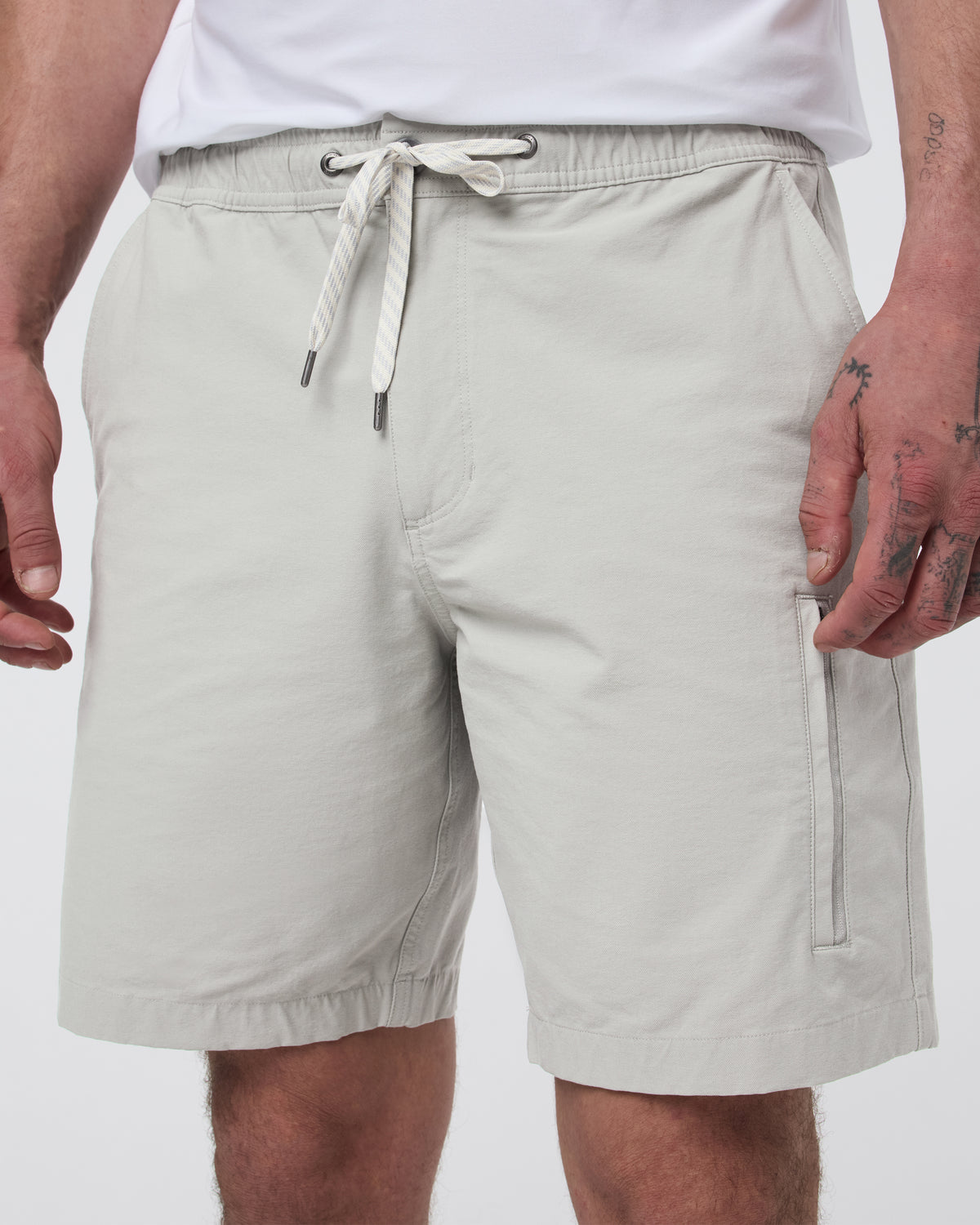 Men Vuori Barren Explorer Short Classic Fit 8" Talc