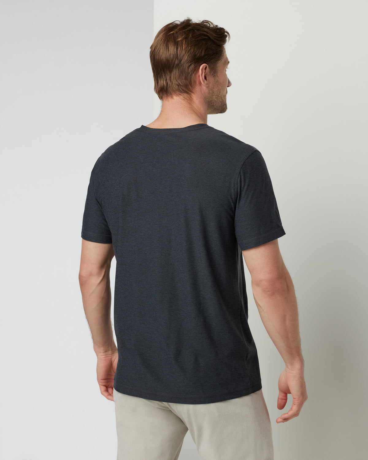 Men Vuori Strato Tech V-Neck Charcoal V-Neck Workout Shirt