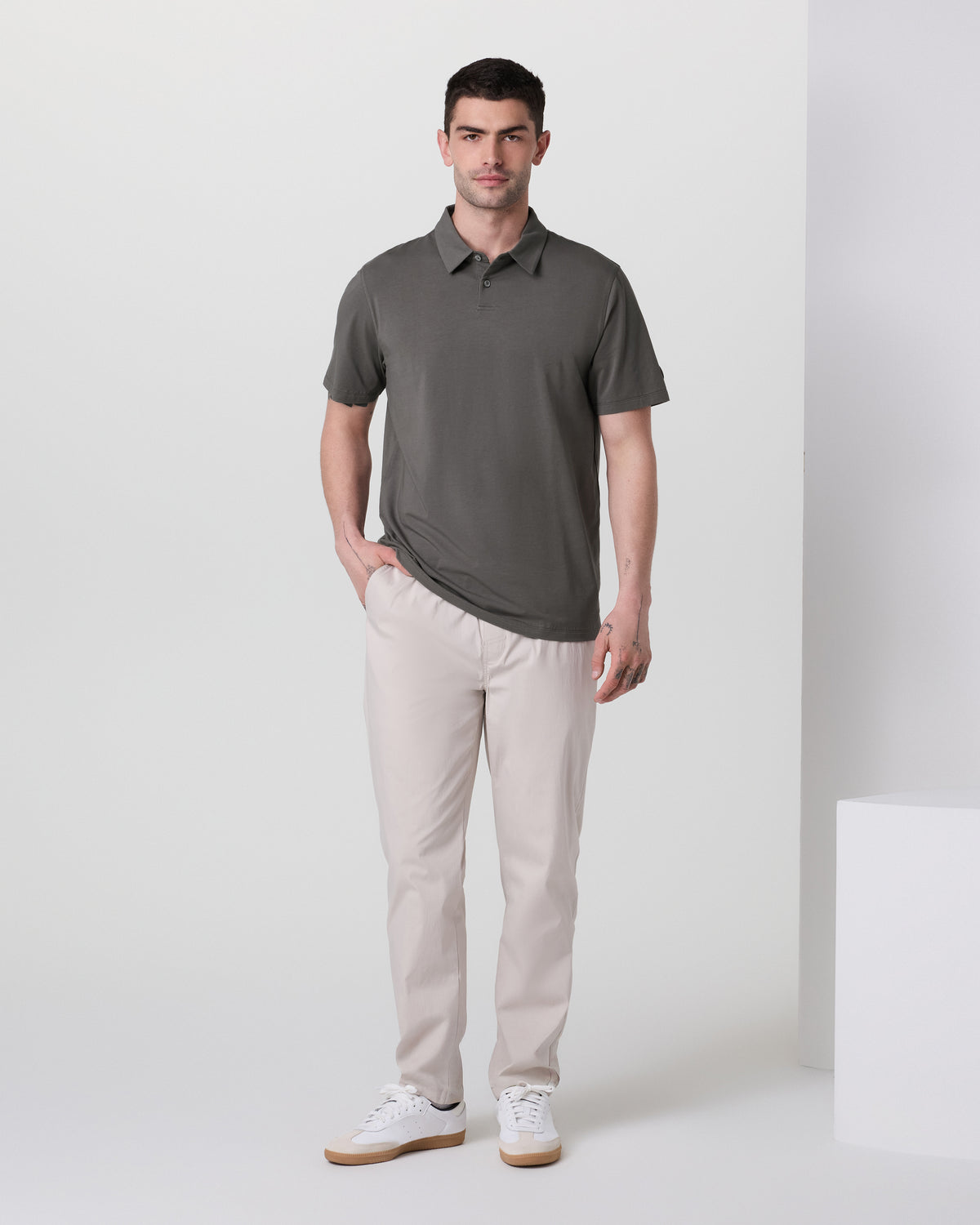 Men Vuori Short Sleeve Feather Polo Warm Grey