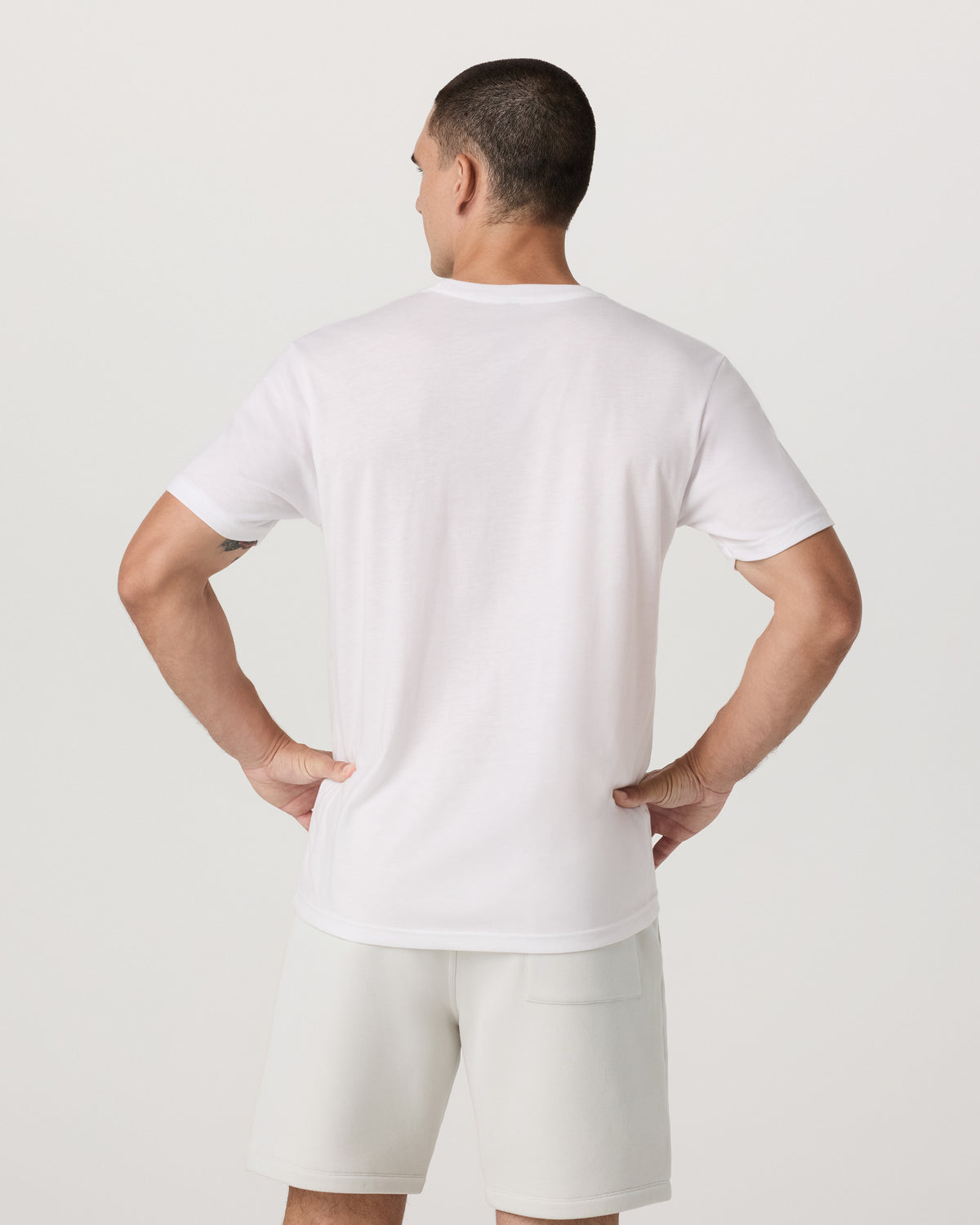 Men Vuori V1 Vuori Wordmark Logo Tee Men's White Logo T-Shirt
