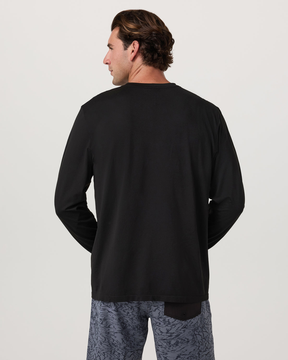 Men Vuori Men's Long Sleeve Clearview Seamless Tee Black