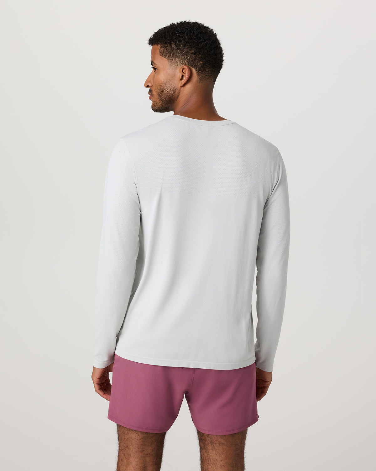 Men Vuori Men's Long Sleeve Clearview Seamless Tee Frost Grey Shirt