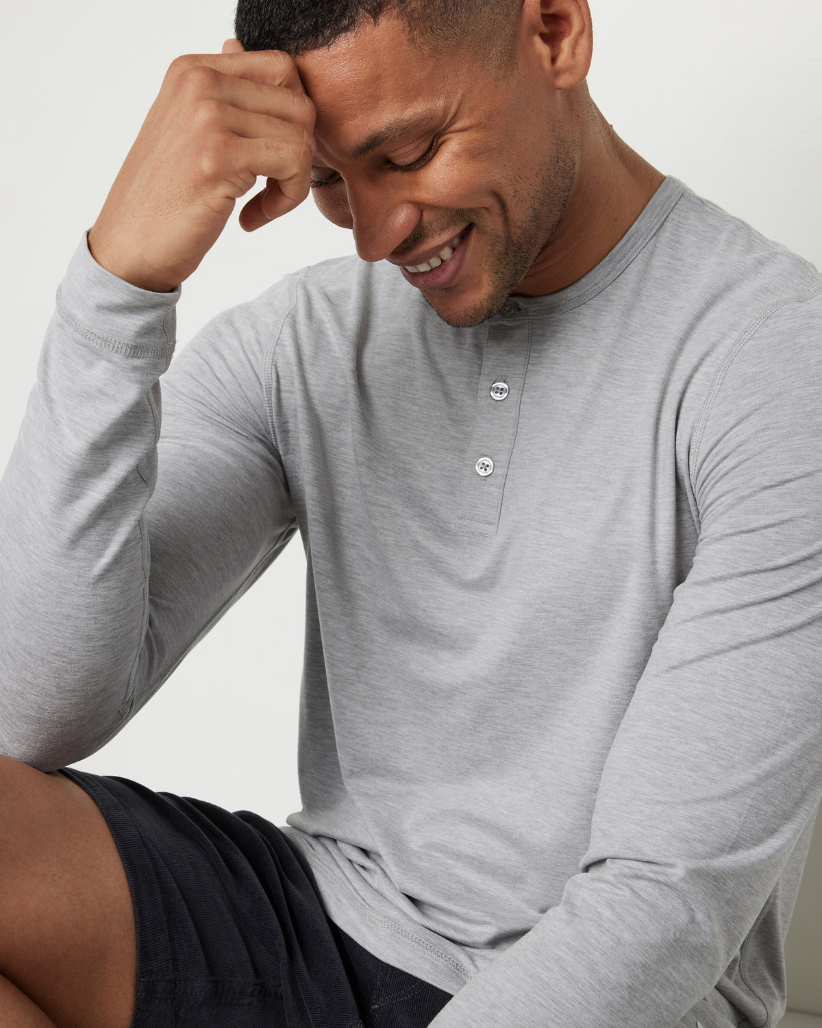 Men Vuori Long-Sleeve Ease Performance Henley Light Heather Grey
