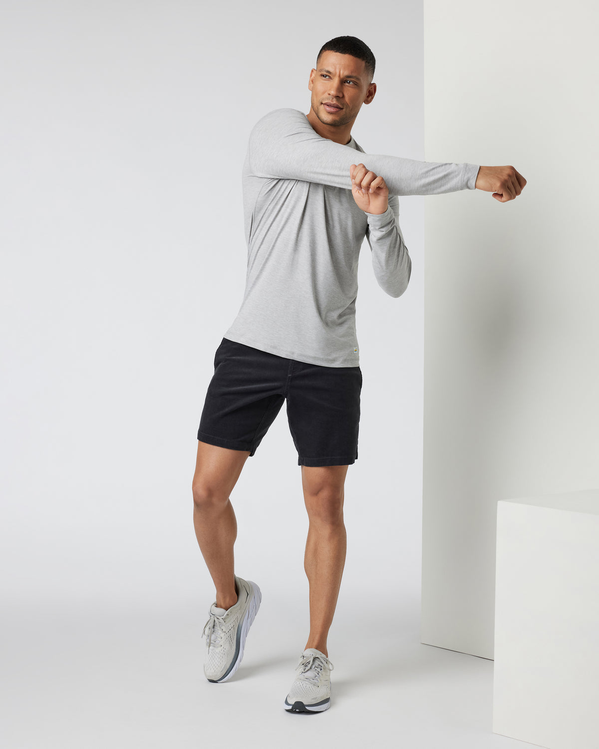 Men Vuori Long-Sleeve Ease Performance Henley Light Heather Grey
