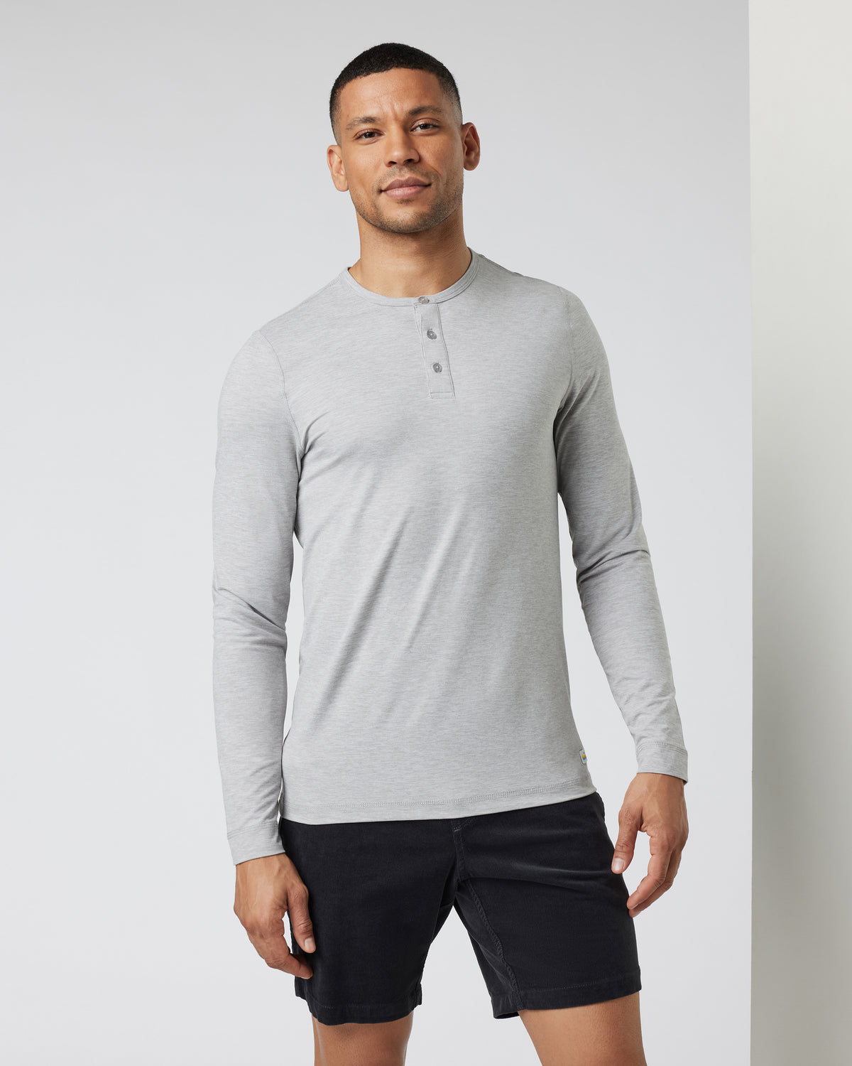 Men Vuori Long-Sleeve Ease Performance Henley Light Heather Grey