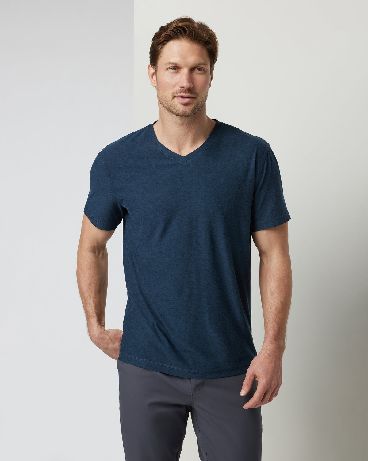 Men Vuori Strato Tech V-Neck Men's Navy Workout Shirt