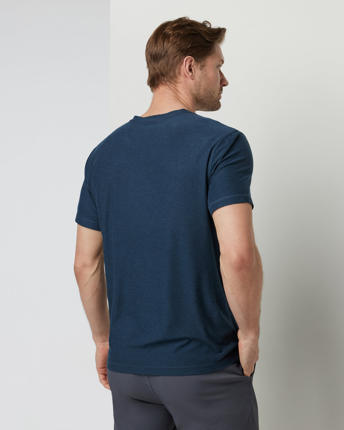 Men Vuori Strato Tech V-Neck Men's Navy Workout Shirt
