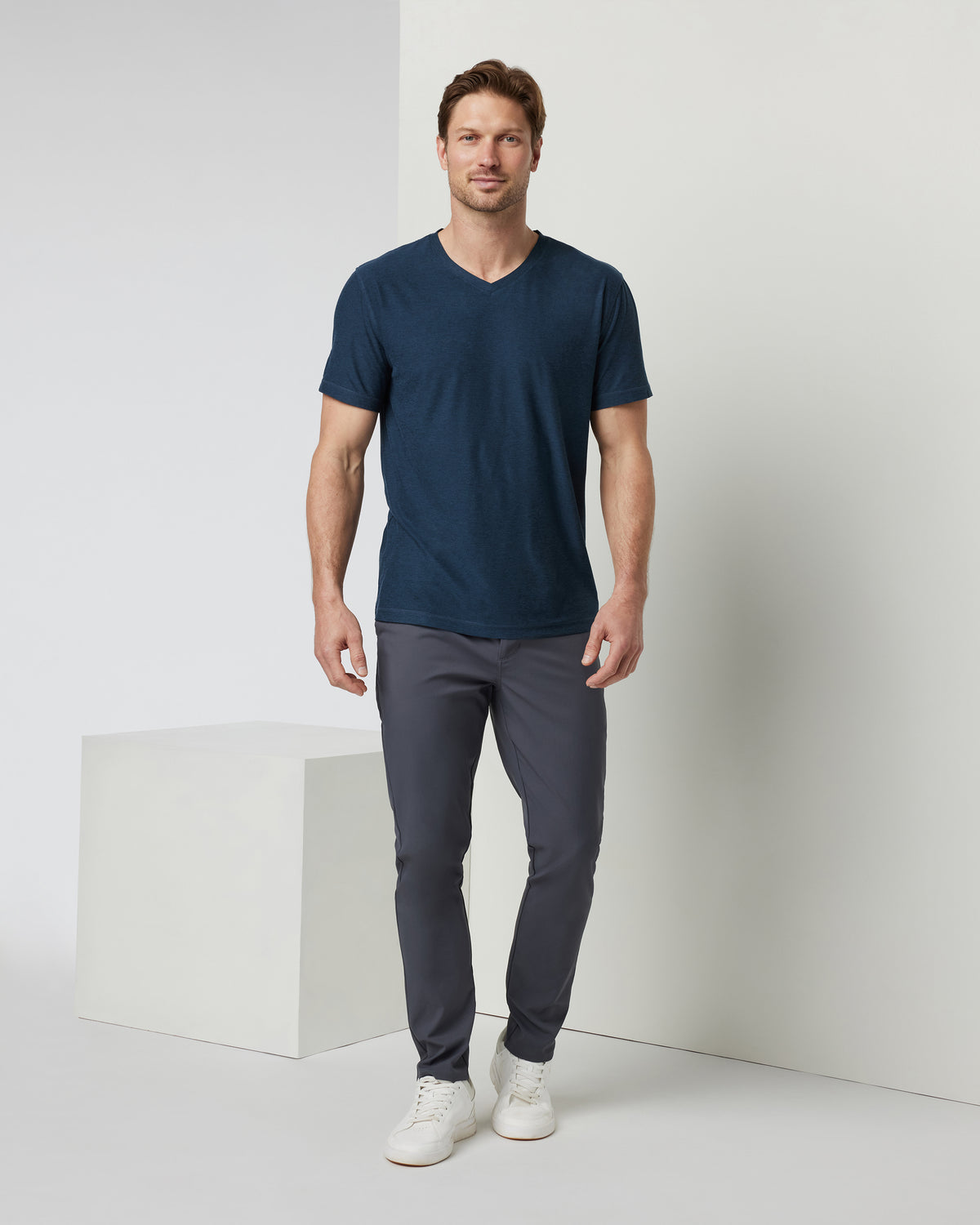 Men Vuori Strato Tech V-Neck Men's Navy Workout Shirt