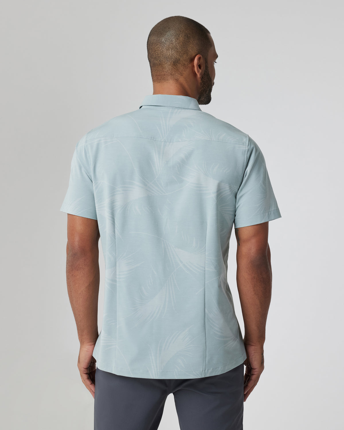Men Vuori Short-Sleeve Bridge Button Down Chalk Blue Falling Fronds