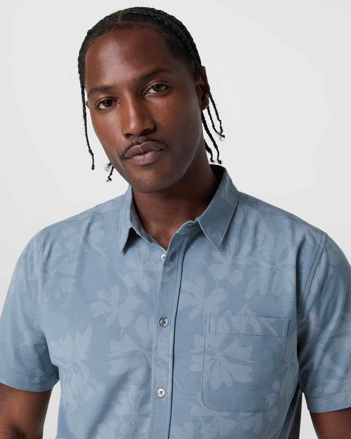 Men Vuori Short Sleeve Bridge Button Down Dusty Blue Plumeria
