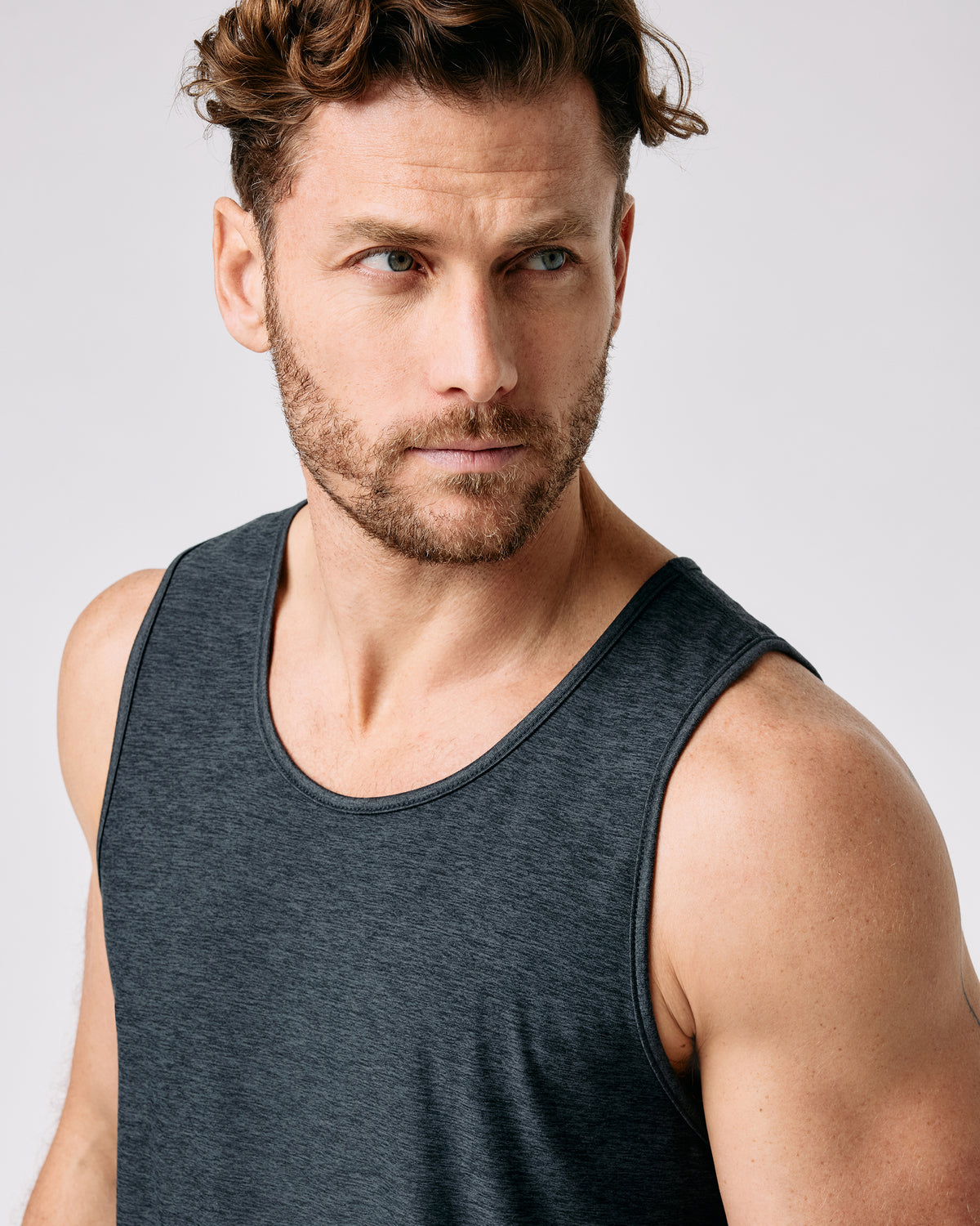 Men Vuori Strato Tech Tank Charcoal Heather