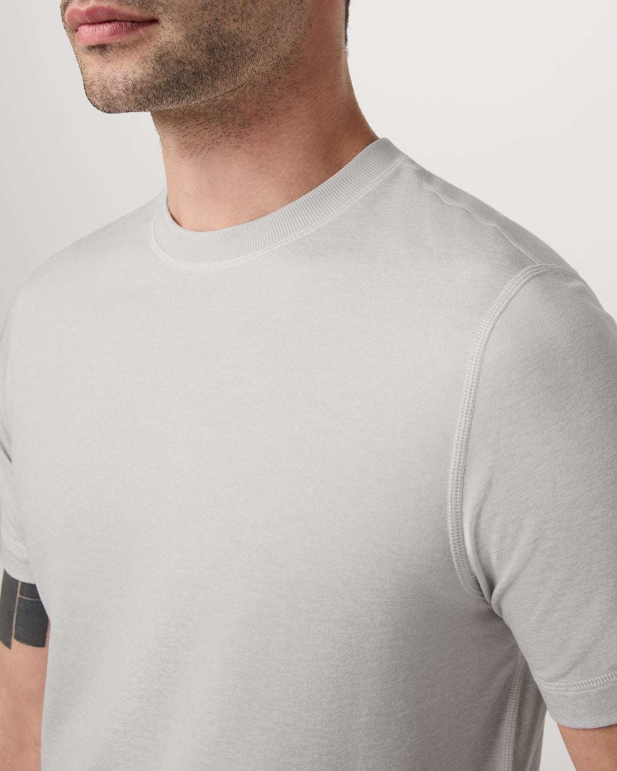 Men Vuori Men's Short Sleeve Ponto Performance Tee Salt Heather